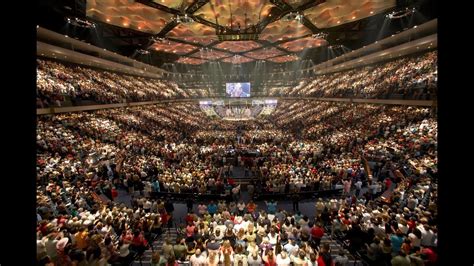 Meet The Five Biggest Megachurches In America - YouTube