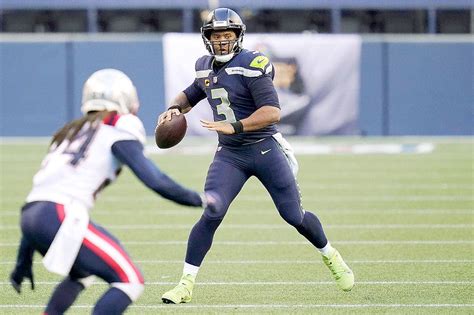 SEAHAWKS: Russell Wilson simply unstoppable his first two games ...