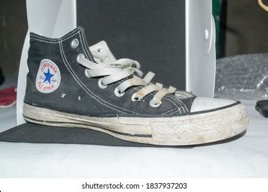 643 Pair converse old style Images, Stock Photos & Vectors | Shutterstock