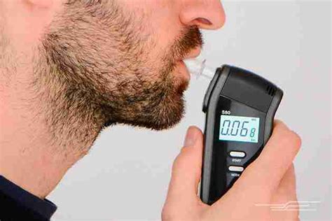 Best Breathalyzer Reviews: Top 10 in 2020