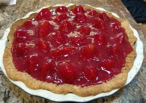 Strawberry Custard Pie Recipe by Britt - Cookpad