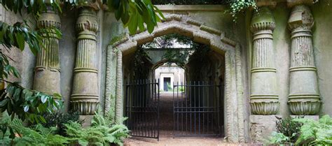 Highgate Cemetery | An Atmospheric Spot For A Stroll (No, Really)