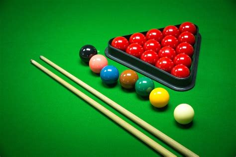 Snooker Cue Vs Pool Cue (Here’s the Difference) - Guys Play Pool