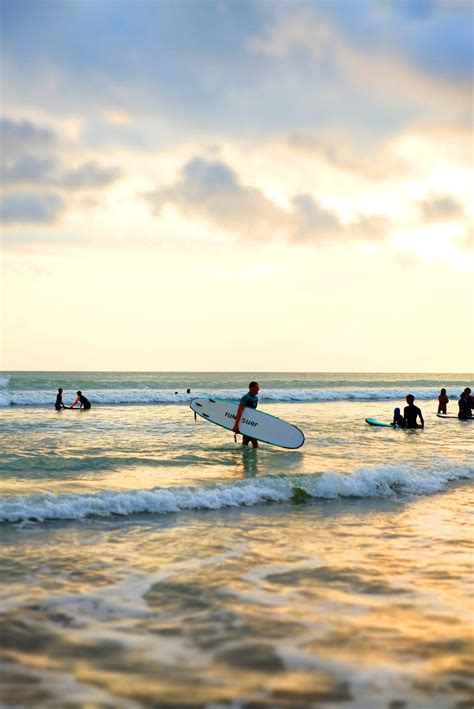 SURF NUSA LEMBONGAN - RIDING THE WAVES NUSA LEMBONGA