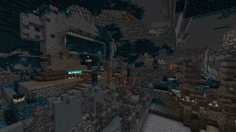 Seed: 22062004 There's a ancient city directly under the world spawn ...