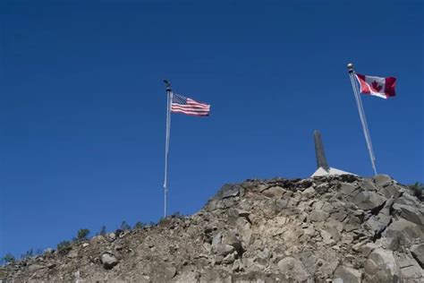 Alaska. Border between the U.S. and Canada — Stock Photo © Mishella ...