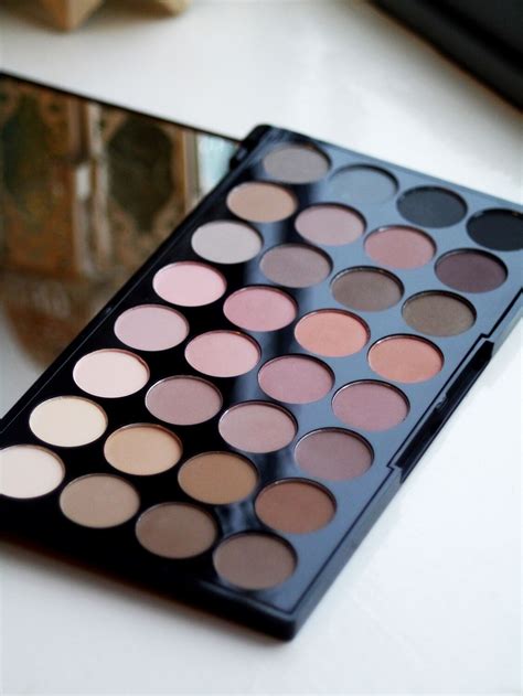 MAKEUP REVOLUTION 32 All Matte Shadows Eyeshadow Palette Flawless MATTES | eBay