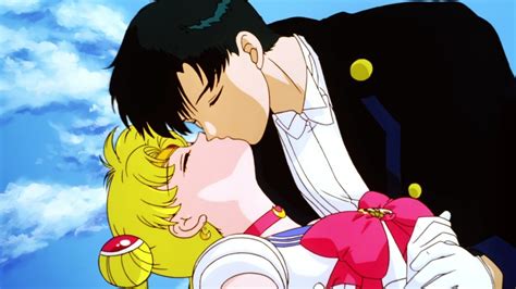 Sailor Moon And Tuxedo Mask Kiss Wallpaper