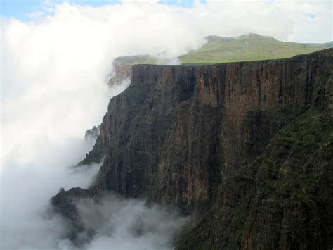 cliff top Amphitheater, Drakensberg, South AfricaAmphithea… | Flickr