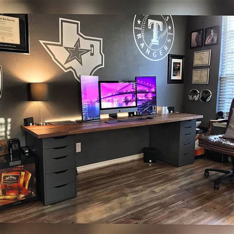 SLIDE TO SEE SPECS Beautiful gaming room I truly love that desk combo from IKEA (karlb… | Salas ...