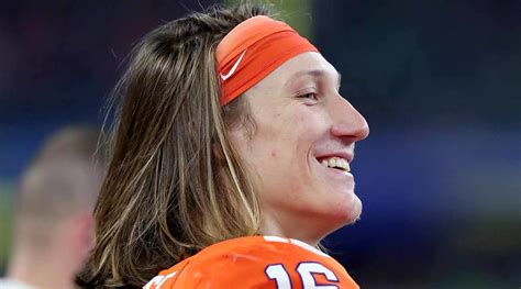 Trevor Lawrence Hair Color : Clemson S Trevor Lawrence Flaunts Glorious Hair At Steller Pro Day ...