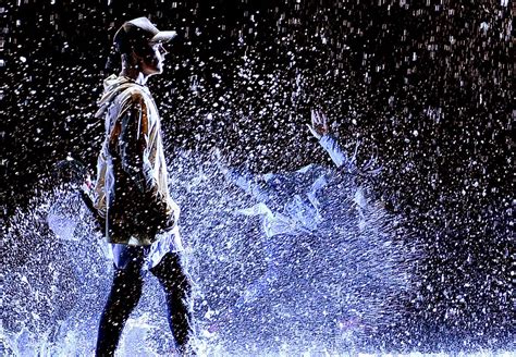 The 16 Best AMAs Performances Of All Time - Ticketmaster Blog