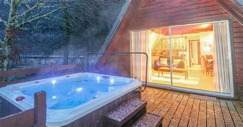 Dreamy romantic cottages in the UK with private hot tubs and breathtaking views - Flipboard