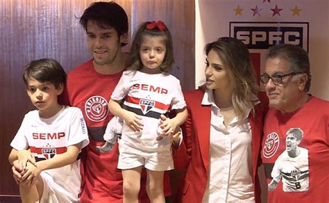 Kaka given heroes' welcome by thousands of fans as he returns to first club Sao Paulo | Daily ...