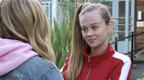 Hollyoaks hints at Juliet Quinn and Peri Lomax's future romance