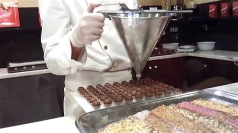 Expo 2015 - The Lindt chocolate factory 2/2 - YouTube