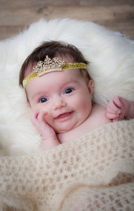 Baby photoshoot poses children 35+ super ideas | Baby girl newborn pictures, Cute baby girl ...