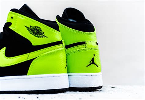 Air Jordan 1 High GS Ghost Green Black - Sneaker Bar Detroit