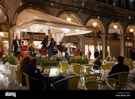 Front restaurant podium hi-res stock photography and images - Alamy