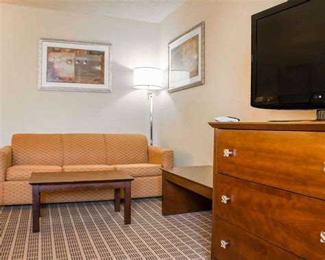 Comfort Suites Huntsville, AL - See Discounts