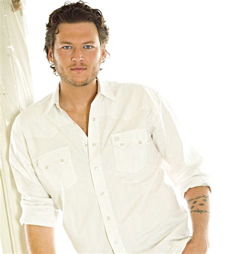 BLAKE SHELTON TATTOOS PICTURES IMAGES PICS PHOTOS OF HIS TATTOOS