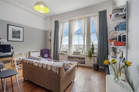 Glasgow West End flat with 'stunning' views of city landmarks hits ...