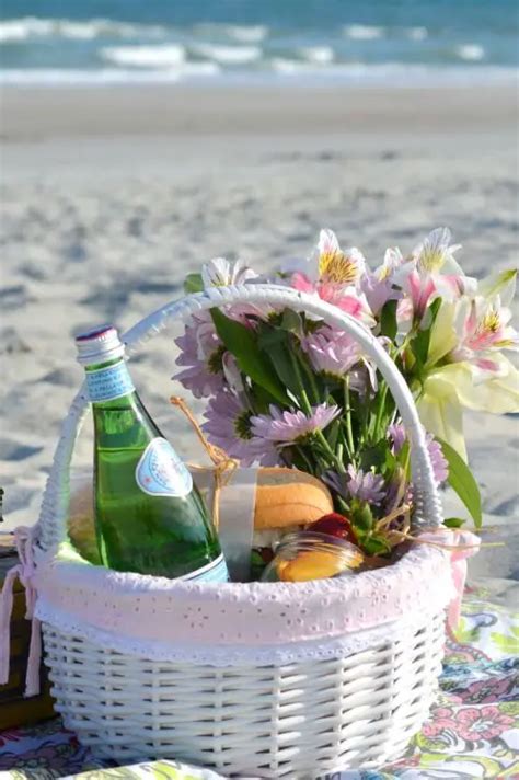 19 Fabulous Beach Picnic Ideas - Beach Bliss Living