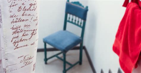 Empty Blue Chair · Free Stock Photo