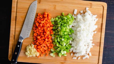 What Is A Santoku Knife? (And When To Use One...)