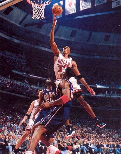 Scottie Pippen - Chicago Bulls lays the ball in against the Nets. | Scottie pippen, Basketball ...