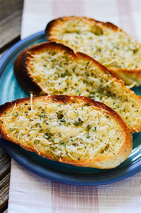 15 Delicious Garlic Parmesan Bread – Easy Recipes To Make at Home