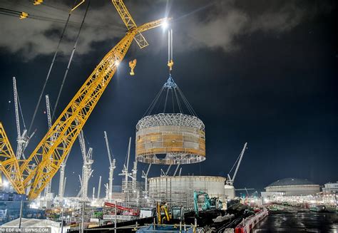 Big Carl takes the strain: World's largest crane lifts steel ring into ...