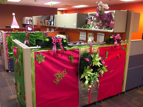 10 Attractive Office Cubicle Christmas Decorating Ideas 2024