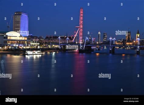 London skyline at night Stock Photo - Alamy