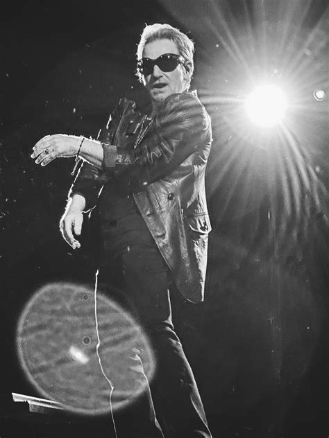 U2start.com | Photos | The Fly