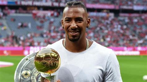 FC Bayern München: Jérôme Boateng als Deutschlands Fußballer des Jahres ausgezeichnet ...