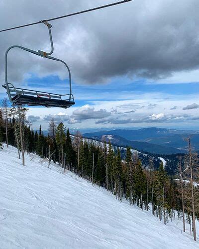 49 Degrees North Ski Resort Guide | Snow-Forecast.com