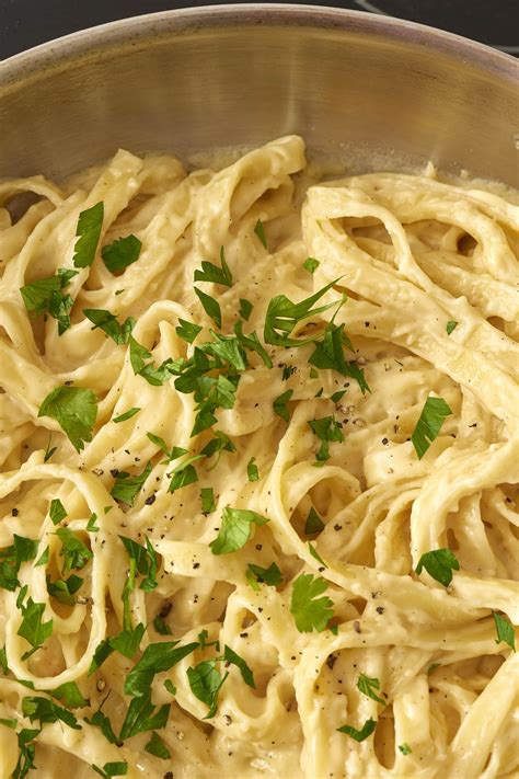 How To Make Classic Chicken Alfredo Pasta: The Easiest, Simplest Method ...