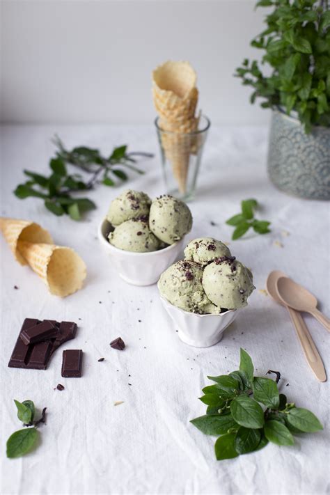 Vegan Avocado Mint Chocolate Chip Ice Cream » TUULIA