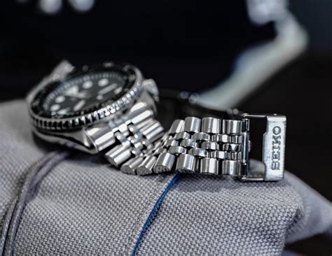 Hands-On Review Uncle Seiko SKX Z199 and Super Oyster Bracelets - BEYOND THE DIAL