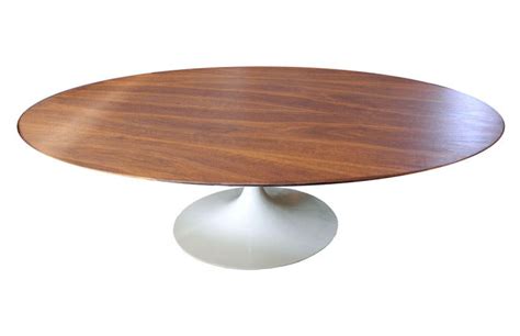 RARE. Saarinen Oval Walnut Coffee Table – Inabstracto