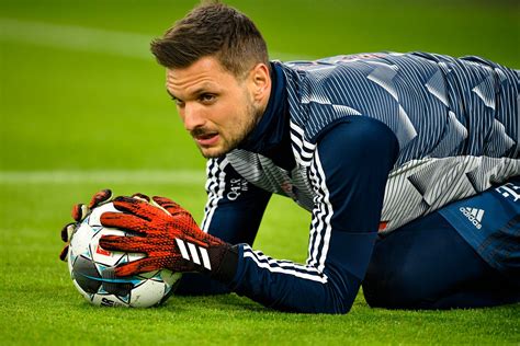 Hamburger SV will Sven Ulreich vom FC Bayern München, Marius Wolf vom ...