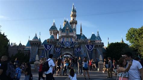 Disneyland Express shuttle bus to end in January - L.A. Business First