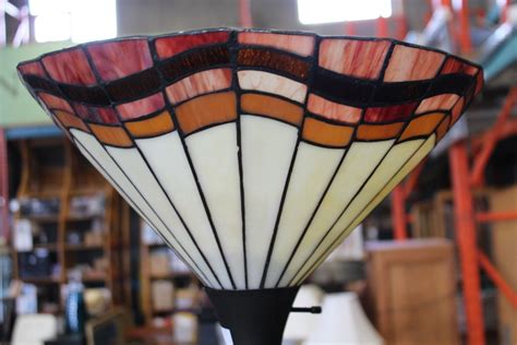 FLOOR LAMP WITH STAINED GLASS SHADE