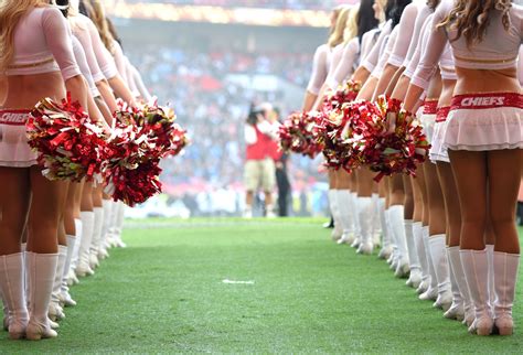 NFL World Reacts To The Chiefs Cheerleader Video - The Spun