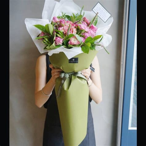 플루에뜨 on Instagram: “#handtied#핑크#할머니생신#delivery ᆞ 안.전.배.송 !! ᆞ ᆞ…” | Luxury flowers, How to wrap ...