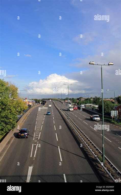 London dual carriageway hi-res stock photography and images - Alamy