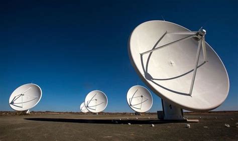 Radio signals from space: Scientists uncover giant radio 'bubbles' in centre of Milky Way ...