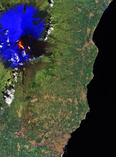 Mount Etna erupts LIVE: Eruption updates, latest warnings, ash cloud, travel news and maps ...