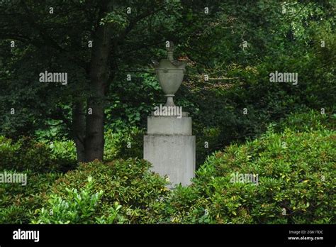 Princess diana grave althorp hi-res stock photography and images - Alamy